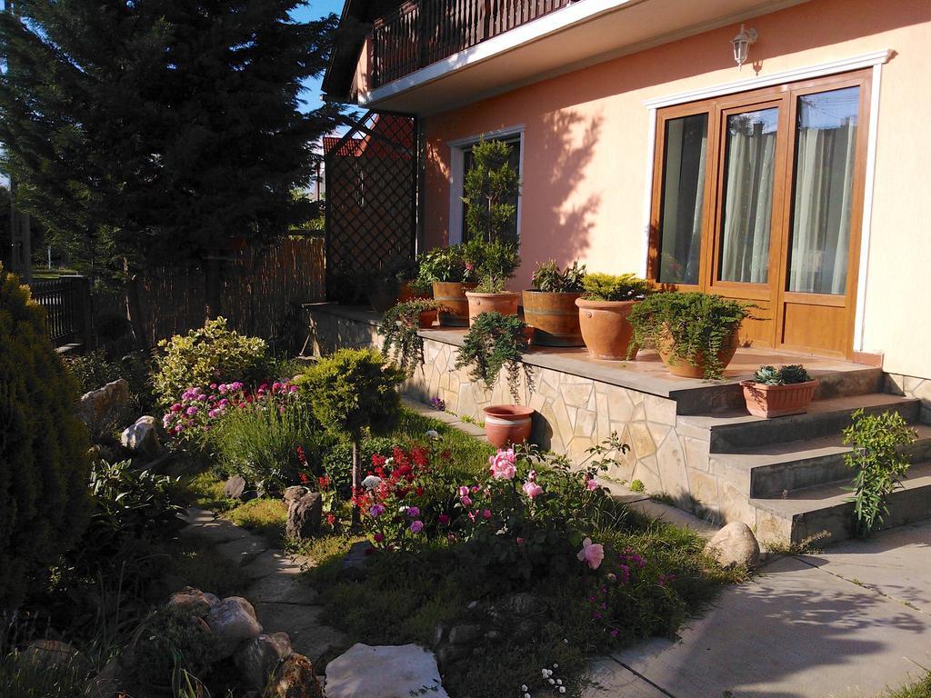 Valentin Vendégház Balatonlelle Exterior foto