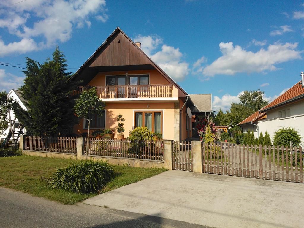Valentin Vendégház Balatonlelle Exterior foto