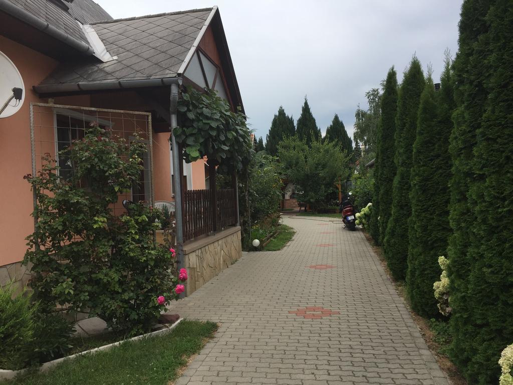 Valentin Vendégház Balatonlelle Exterior foto