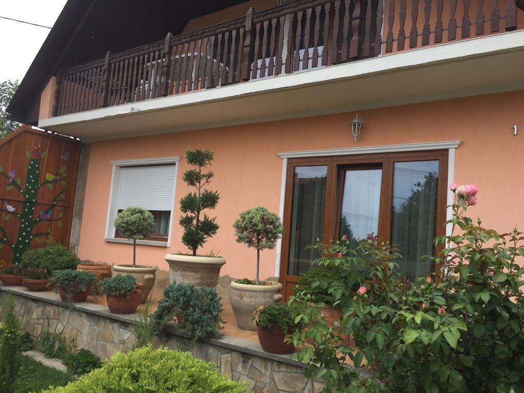 Valentin Vendégház Balatonlelle Exterior foto
