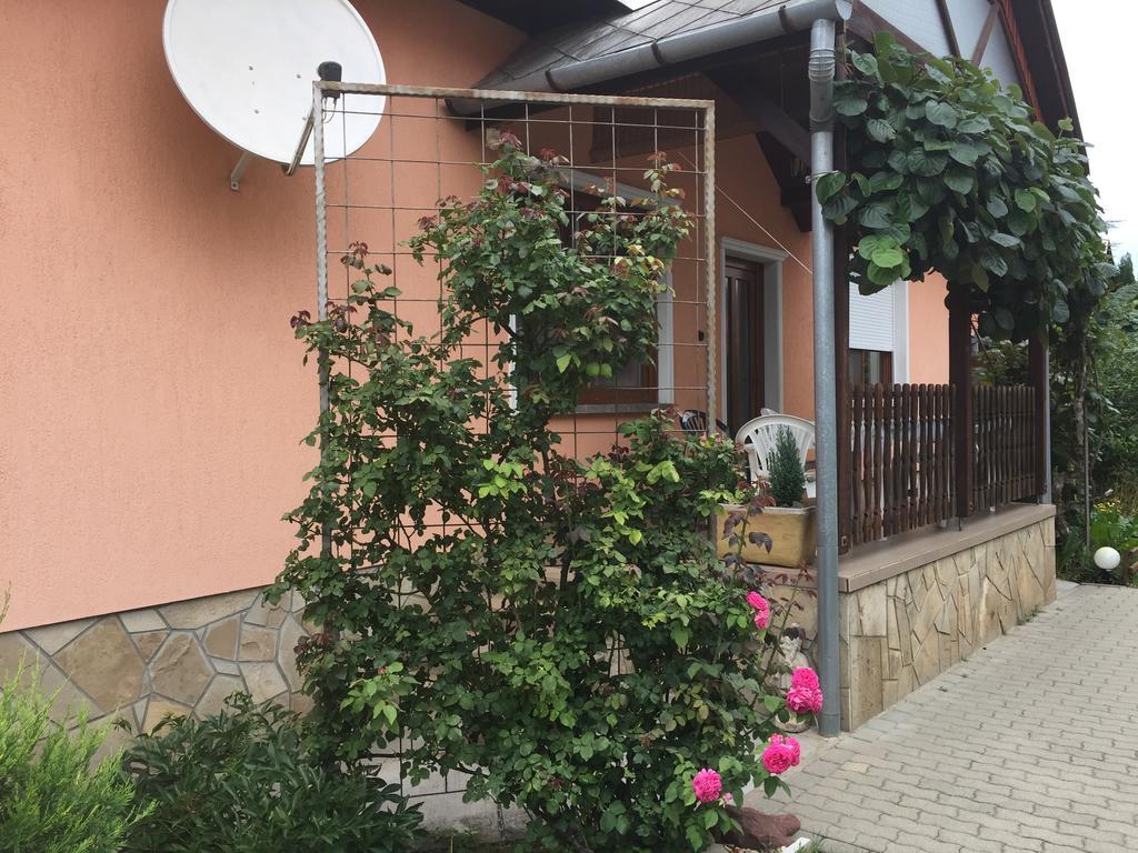 Valentin Vendégház Balatonlelle Exterior foto